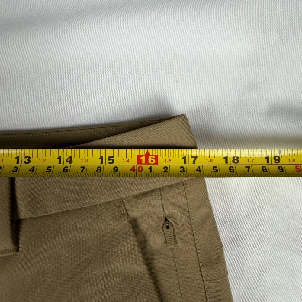 CRZ YOGA Mens Golf Shorts 33W Khaki Sand Performance Flat Front NS00259 NEW